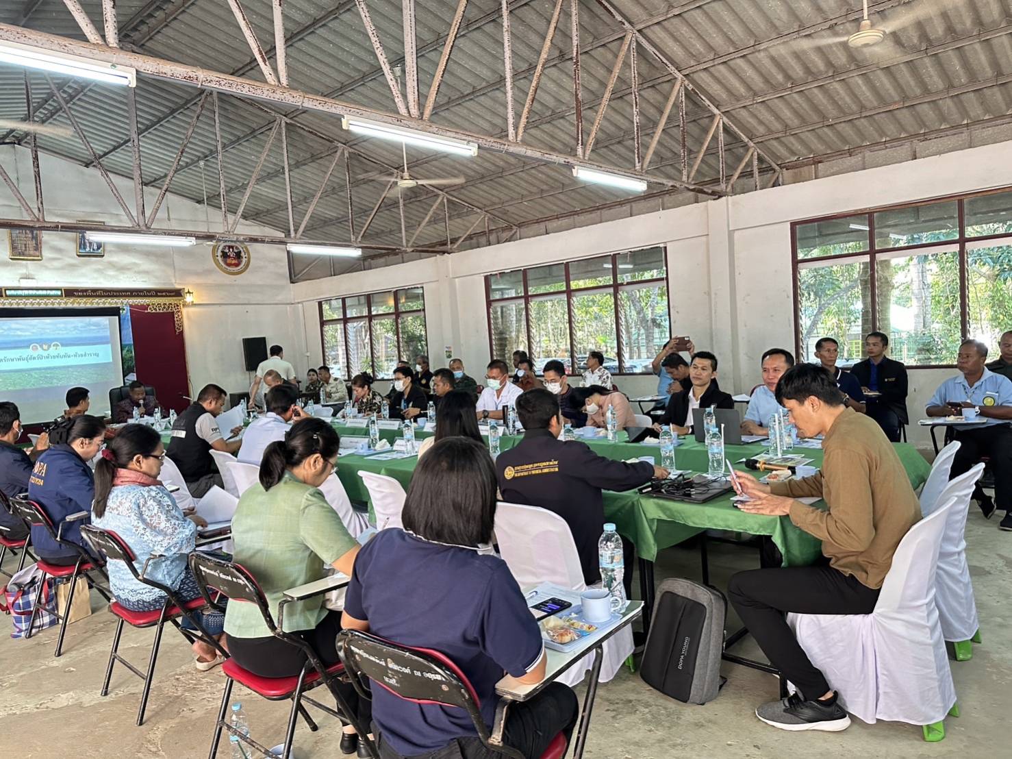 ประชุมคณะกรรมการรักษาความมั่นคงและความสงบเรียบร้อยฯ ศูนย์ป้องกันปราบปรามยาเสพติดอำเภอกาบเชิง..คลิก
