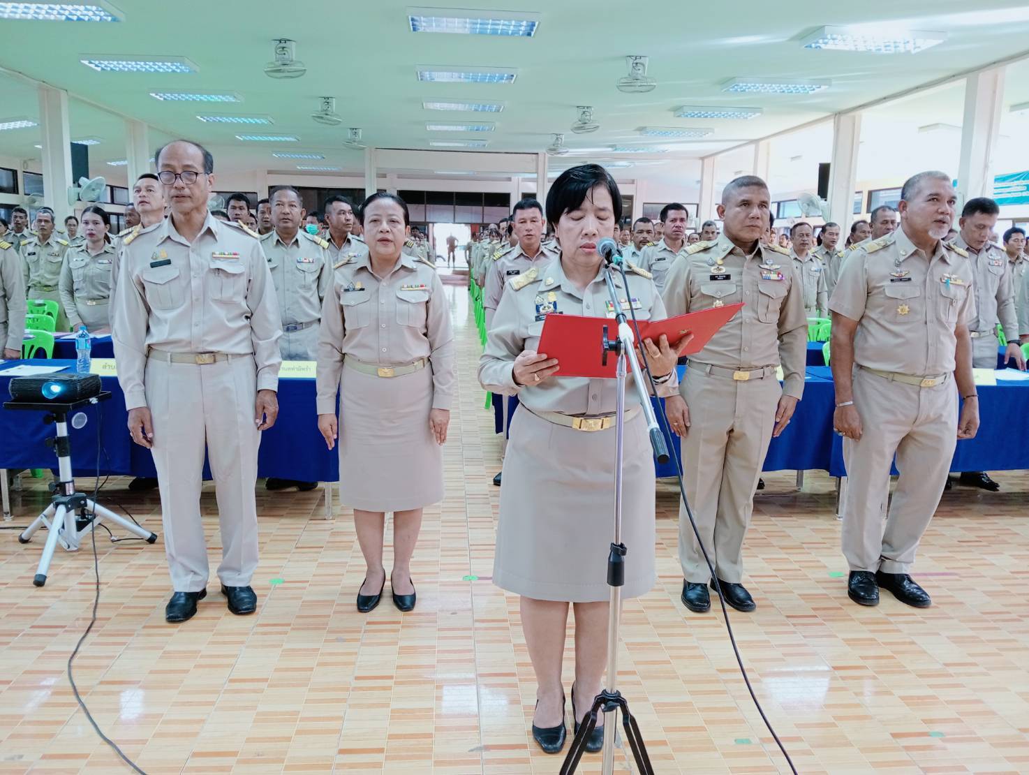 ประมงอำเภอเมืองพัทลุง ร่วมเคารพธงชาติและเข้าร่วมประชุม ประจำเดือน กำนันผู้ใหญ่บ้าน แพทย์ฯ สารวัตรฯ ผู้ช่วยฯ  ณ ศาลาประชาคม อำเภอเมืองพัทลุง..คลิก