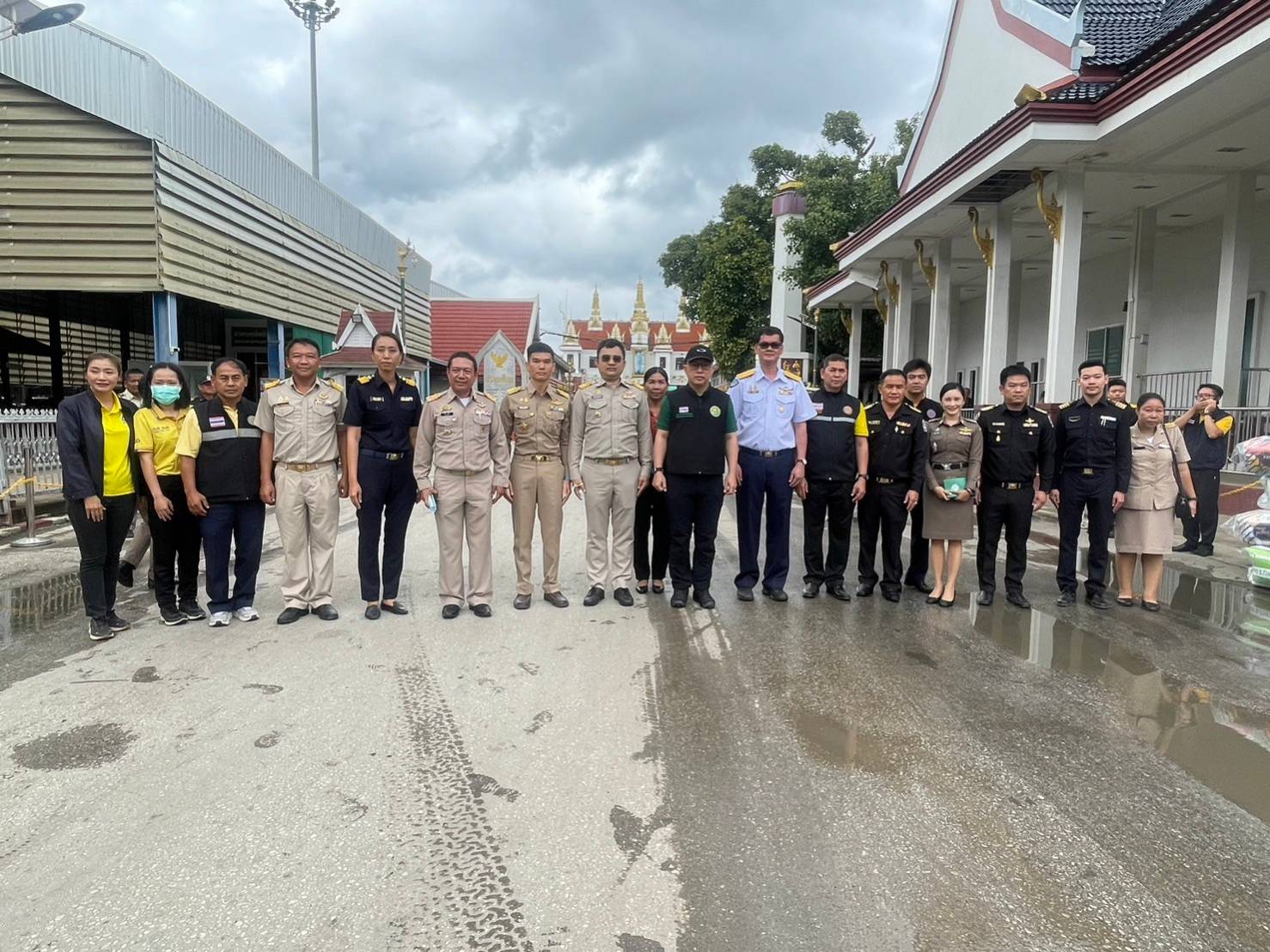ร่วมประชุมติดตามเร่งรัดการแก้ไขปัญหาการนำเข้าและส่งออกสินค้าเกษตรที่ผิดกฎหมายโดยมีที่ปรึกษารัฐมนตรีว่าการกระทรวงเกษตรและสหกรณ์ (พันเอกรวิรักษ์ สัตตบุศย์)..คลิก