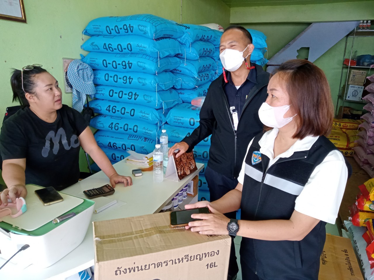 เจ้าหน้าที่ศูนย์บริหารจัดการด่านตรวจประมง เขต 1 (เชียงราย) ตรวจสอบสินค้าสัตว์น้ำ และตรวจป้องกันการลักลอบนำเข้าส่งออกสินค้าประมง..คลิก