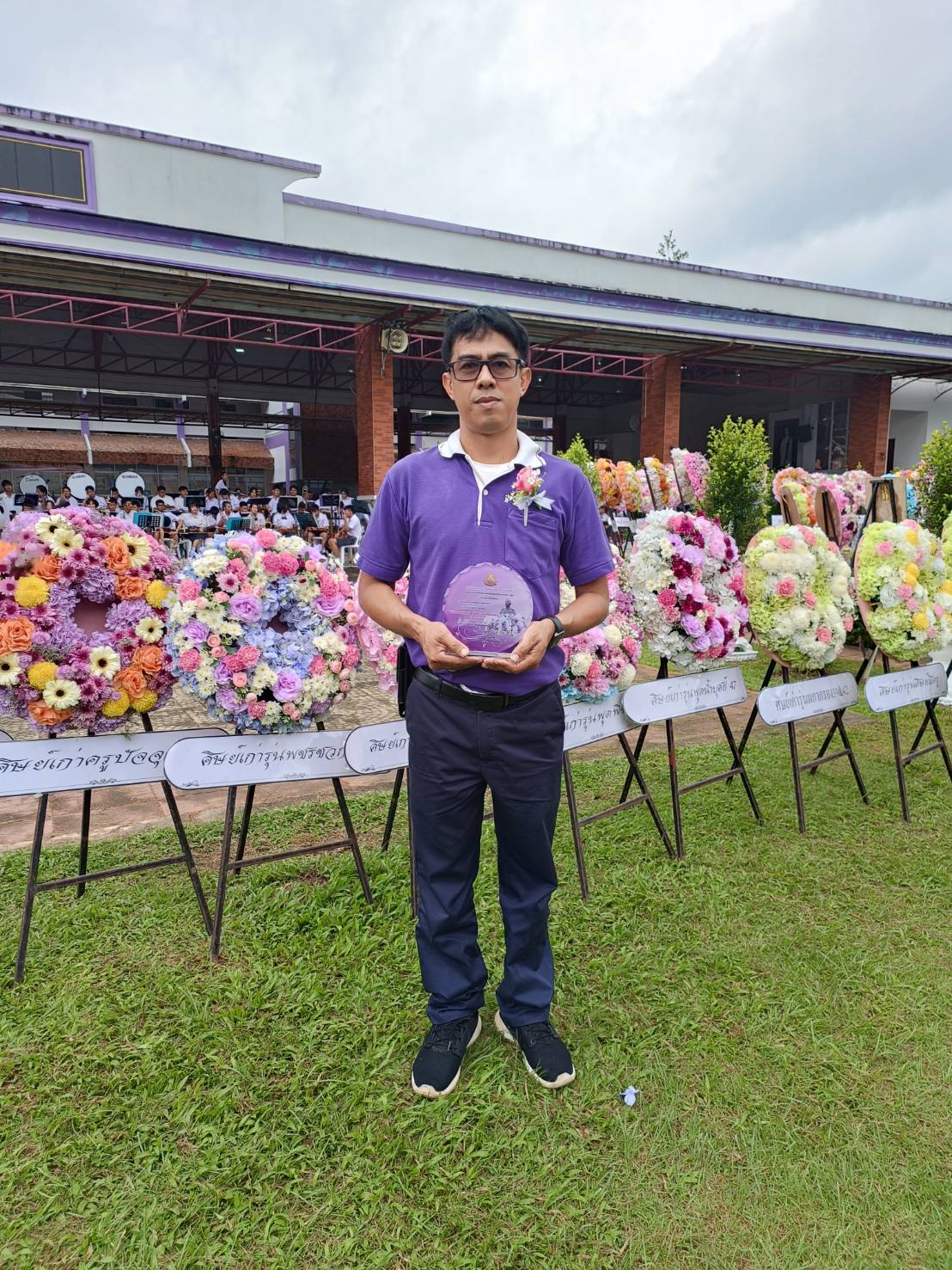ศูนย์บริหารจัดการด่านตรวจประมงเขต 8 (สงขลา) ขอแสดงความยินดีกับ นายโชคชัย ราชแก้ว นักวิชาการประมง ปฏิบัติงานประจำสำนักงานตรวจประมงปาดังเบซาร์ เนื่องในโอกาส ได้รับโล่เกียรติคุณ ยกย่องเชิดชูเกียรติ 