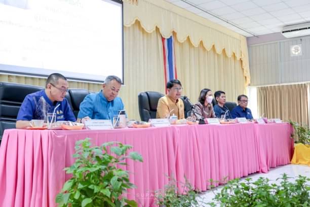 ประชุมและรับมอบแนวทางการปฏิบัติราชการ ติดตามการขับเคลื่อนนโยบายของรัฐบาลและภารกิจของกระทรวงมหาดไทย..คลิก