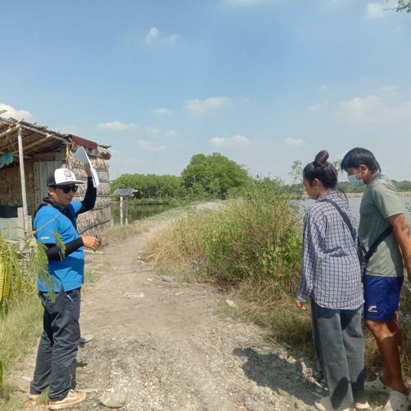 สำนักงานประมงพื้นที่กรุงเทพมหานคร ลงพื้นที่ตรวจสอบบ่อเลี้ยงสัตว์น้ำของเกษตรกร ในพื้นที่แขวงท่าข้าม เขตบางขุนเทียน กรุงเทพมหานคร