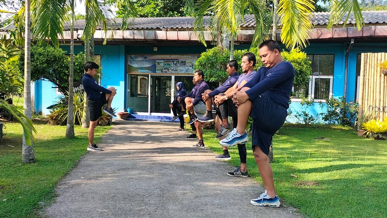 ภาพกิจกรรมออกกำลังกายในยามเช้าปรับปรุงภูมิทัศน์ และรอบบริเวณอาคารสำนักงาน..คลิก