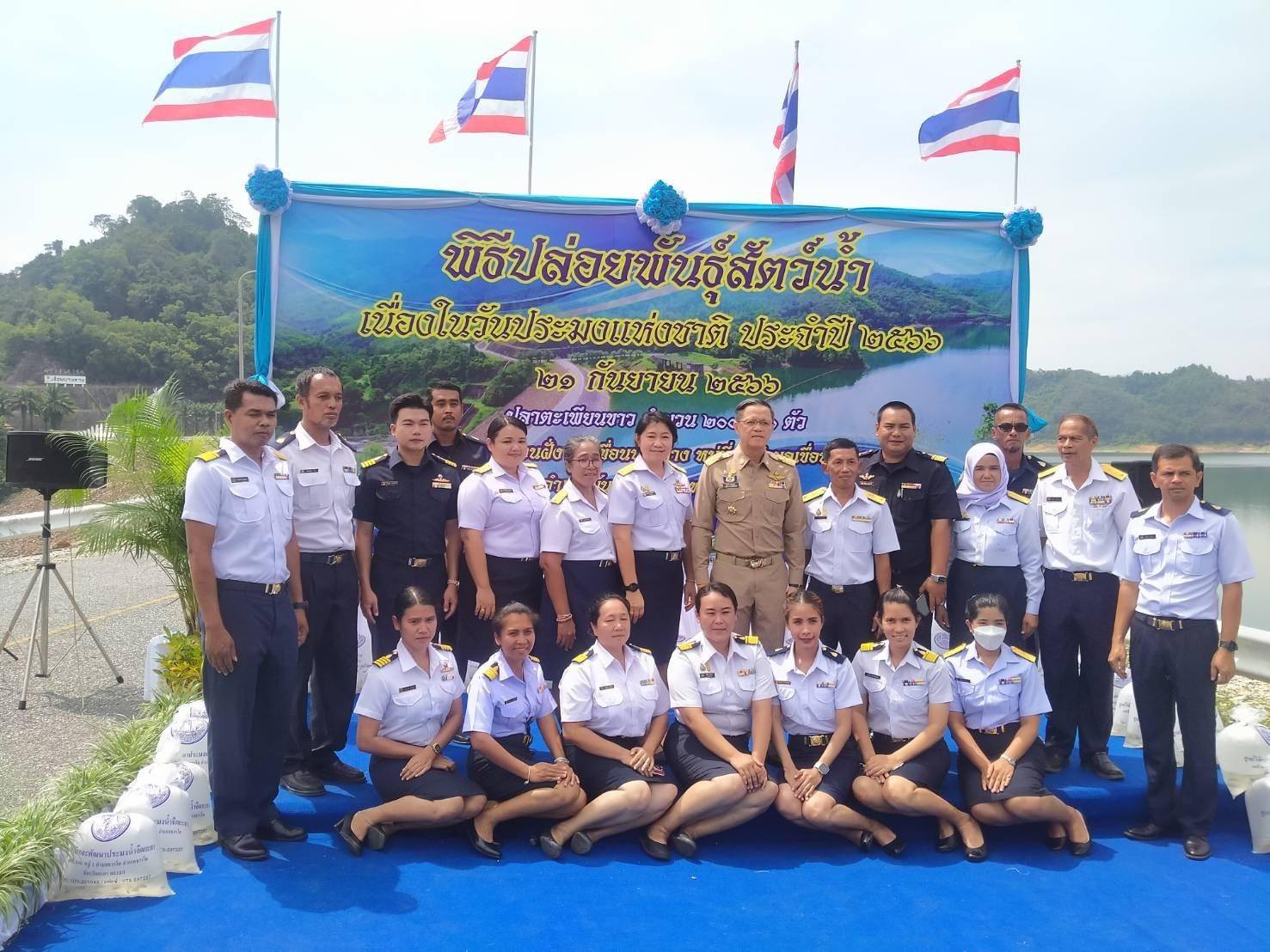 ภาพกิจกรรมจัดพิธีปล่อยพันธุ์สัตว์น้ำ เนื่องในวันประมงแห่งชาติ ประจำปี 2566..คลิก