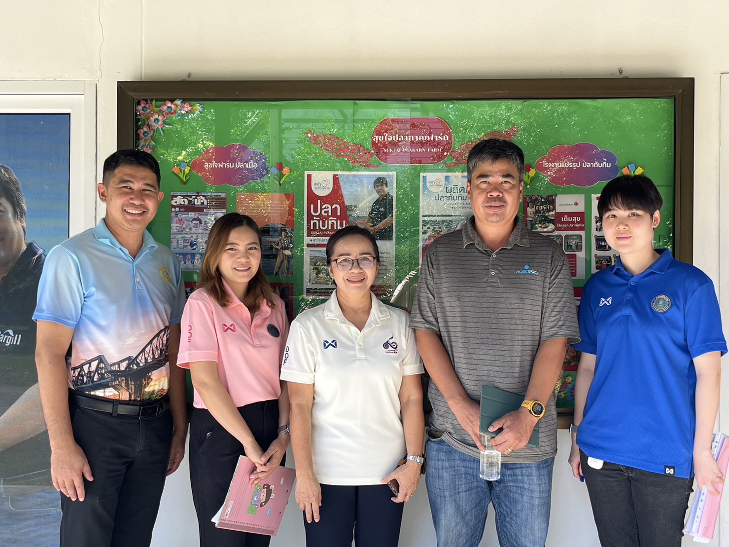สำนักงานประมงจังหวัดกาญจนบุรีร่วมกับกองวิจัยเเละพัฒนาเทคโนโลยีอุตสาหกรรมสัตว์น้ำ เข้าแนะนำ ให้คำปรึกษา กลุ่มแปลงใหญ่ปลาทับทิมกระชังแม่น้ำกาญจนบุรี (สุขใจฟาร์ม)