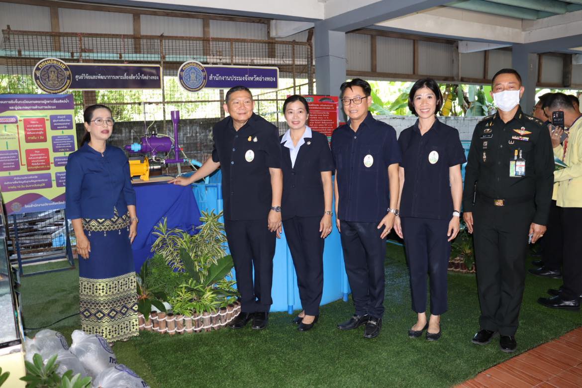 ศูนย์ฯ อ่างทองร่วมโครงการคลินิกเกษตรเคลื่อนที่ในพระราชานุเคราะห์ สมเด็จพระบรมโอรสาธิราชฯ สยามมกุฎราชกุมาร และโครงการ..คลิก
