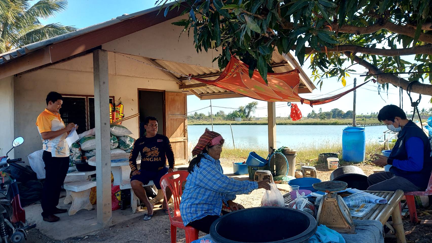 ลงพื้นที่พบปะเกษตรกรติดตามส่งเสริมเกษตรกรผู้เลี้ยงกุ้งก้ามกราม เพื่อเตรียมความพร้อมในการขอรับรองมาตรฐาน GAP มกษ 7436..คลิก
