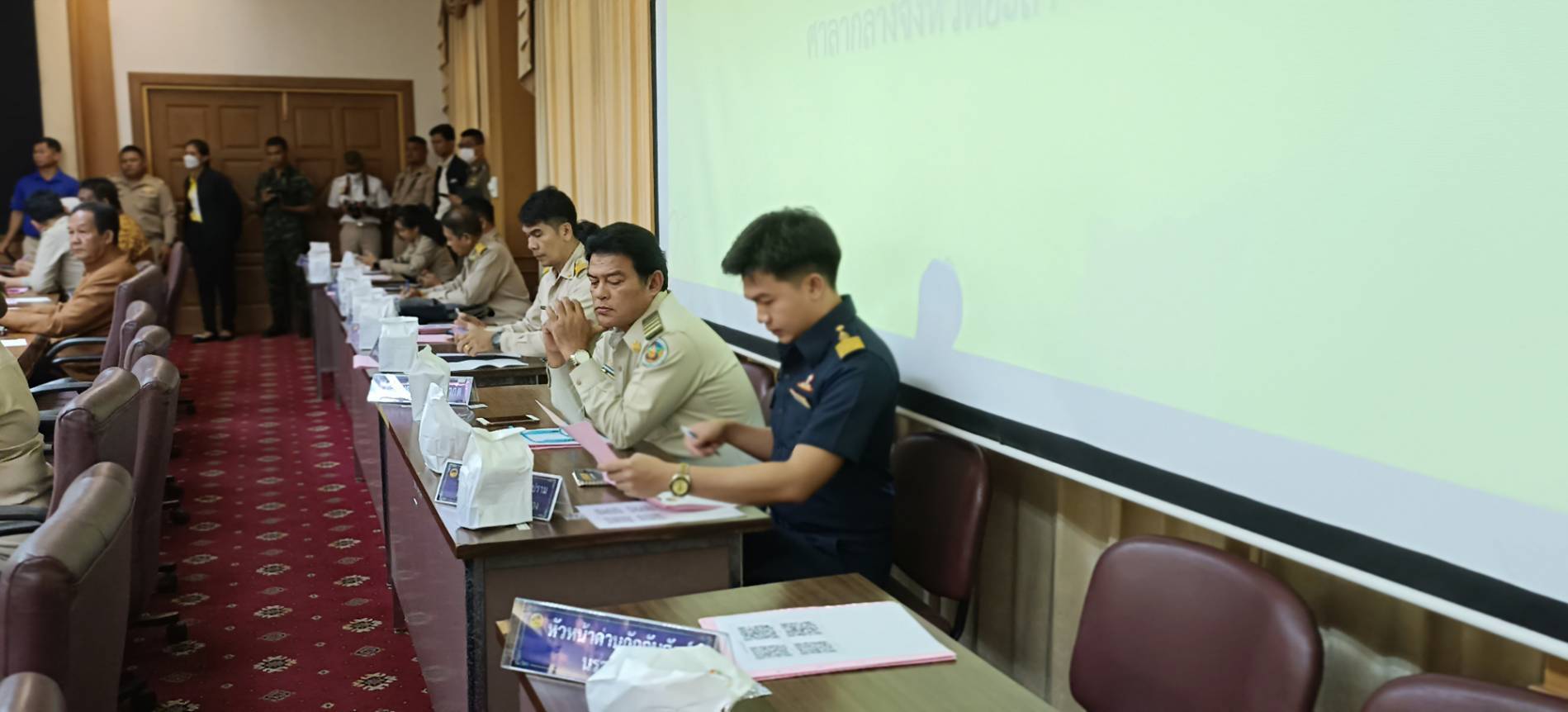 ภาพกิจกรรมร่วมประชุมคณะกรมการจังหวัดและหารือข้อราขการ..คลิก