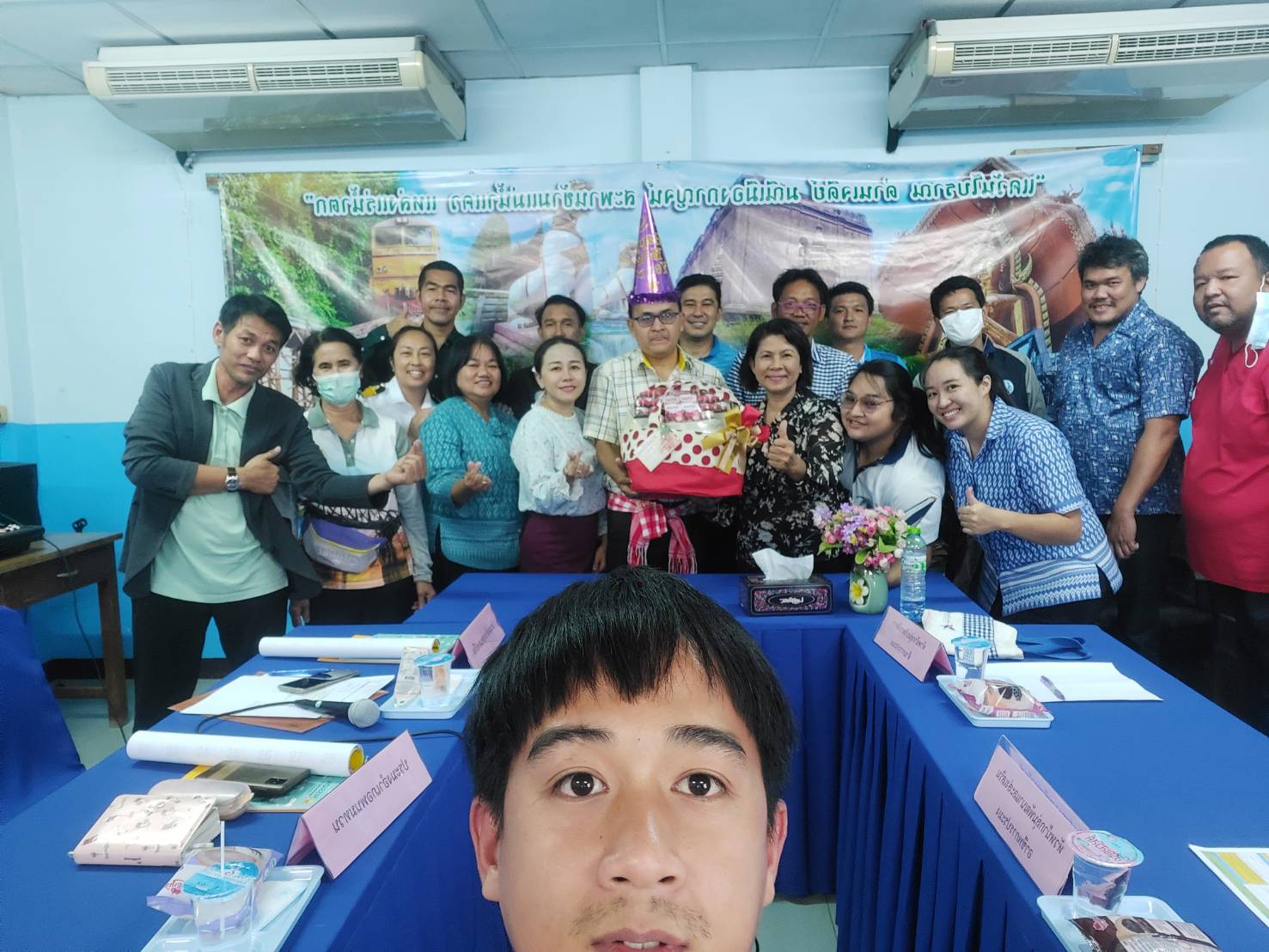 ประชุมข้าราชการ พนักงานราชการ และเจ้าหน้าที่สำนักงานประมงจังหวัดกาญจนบุรี ประจำเดือน ธันวาคม ๒๕๖๖