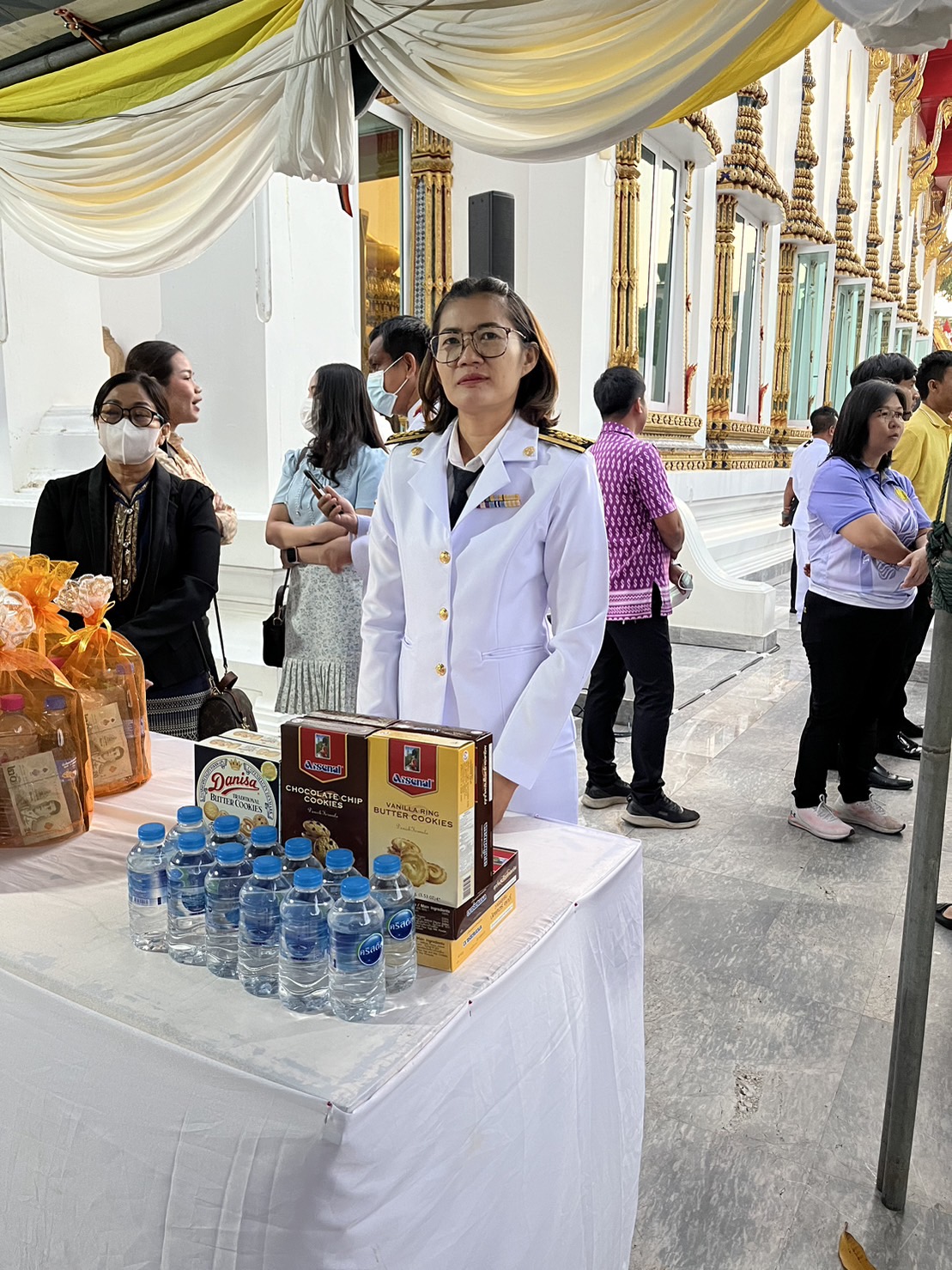 กิจกรรมทำบุญตักบาตร ในวันรัฐพิธีวัน..คลิก