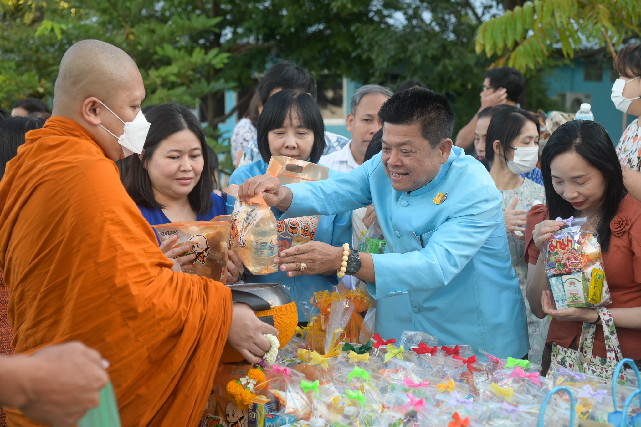 วันที่ 28 ธันวาคม 2566 กรมประมงจัดกิจกรรมทำบุญตักบาตรข้าวสารอาหารแห้งแด่พระสงฆ์ เนื่องในโอกาสวันขึ้นปีใหม่ 2567 เพื่อความเป็นสิริมงคลแก่บุคลากรของกรมประมง ณ บริเวณหลังอาคารจุฬาภรณ์ กรมประมง