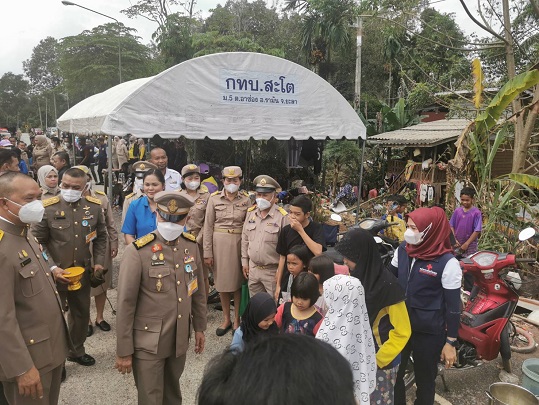 ร่วมให้การต้อนรับองค์มนตรี (พลเอกเฉลิมชัย  สิทธิสาท) และคณะ..คลิก