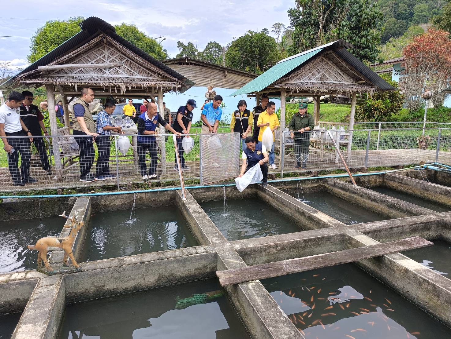 ภาพกิจกรรมร่วมให้การต้อนรับ นายอำพล พงศ์สุวรรณ ผู้ว่าราชการจังหวัดยะลา พร้อมคณะหัวหน้าส่วนราชการจังหวัดยะลา