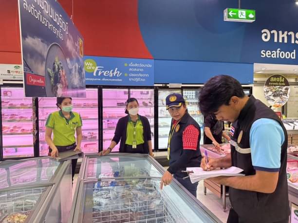 ลงพื้นที่ตรวจสอบสถานกิจการห้องเย็นที่คาดว่ามีสินค้าด้านการประมง ไม่พบสินค้าประมงที่ผิดกฎหมาย และได้ให้ผู้ประกอบกิจการดำเนินการจดแจ้งตามประกาศกรมประมง..คลิก