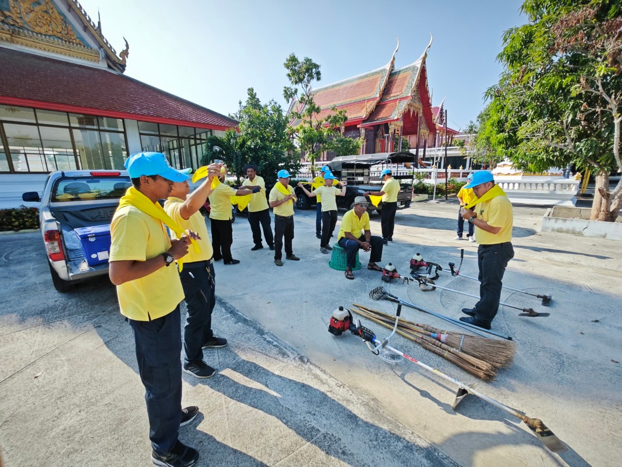 จัดกิจกรรมจิตอาสา  