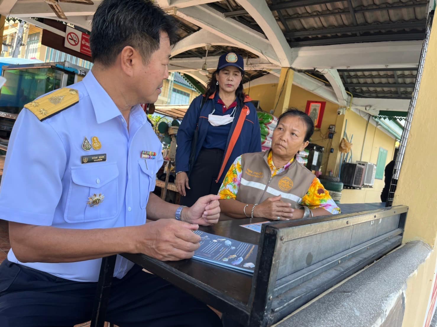 ร่วมลงพื้นที่บริเวณตลาดเทศบาลเมืองราชบุรี เพื่อประชาสัมพันธ์ เรื่องการปล่อยพันธุ์สัตว์น้ำอย่างไรให้ถูกต้อง เพื่อทำความเข้าใจกับประชาชนบริเวณโดยรอบ..คลิก
