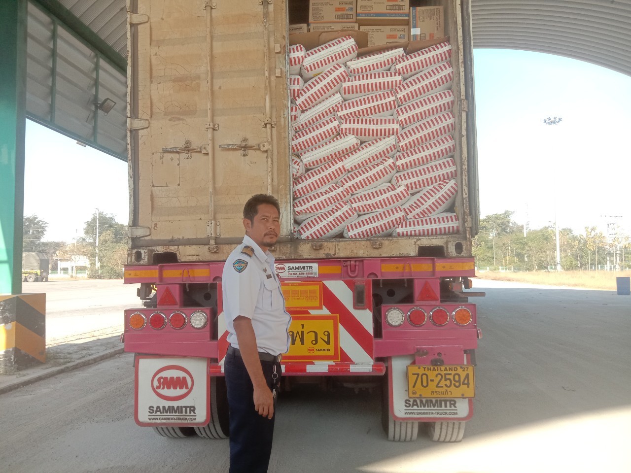 ตรวจสินค้าประมงที่นำเข้า ส่งออก ทางจุดผ่านแดนถาวรบ้านคลองลึก..คลิก