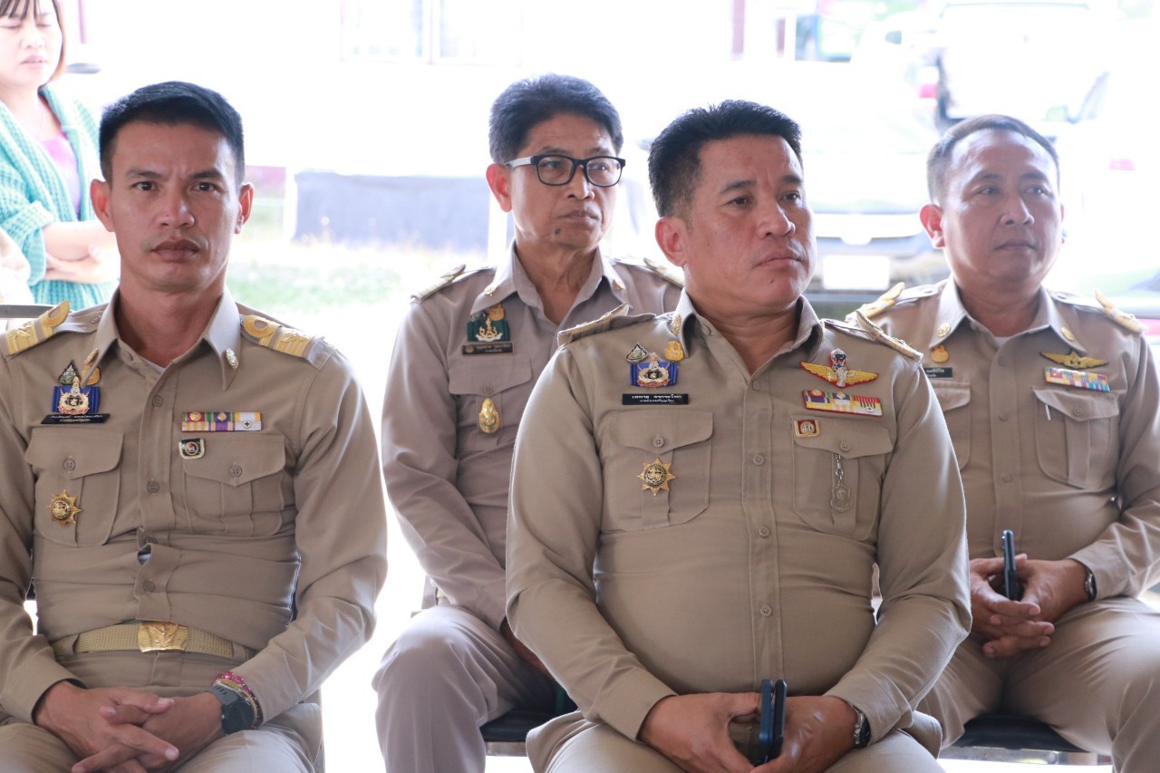 นายบุญหลาย กุลนารัตน์ ประมงจังหวัดหนองบัวลำภูพร้อมด้วย นายสมภาร วงคีรี ประมงอำเภอเมืองหนองบัวลำภู ร่วมเป็นเกียรติในพิธีเชิญผ้าห่มกันหนาวพระราชทานมอบแก่ราษฎรที่ประสบภัยหนาว จากมูลนิธิราชประชานุเคราะห์ในพระบรมราชูปถัมภ์..คลิก