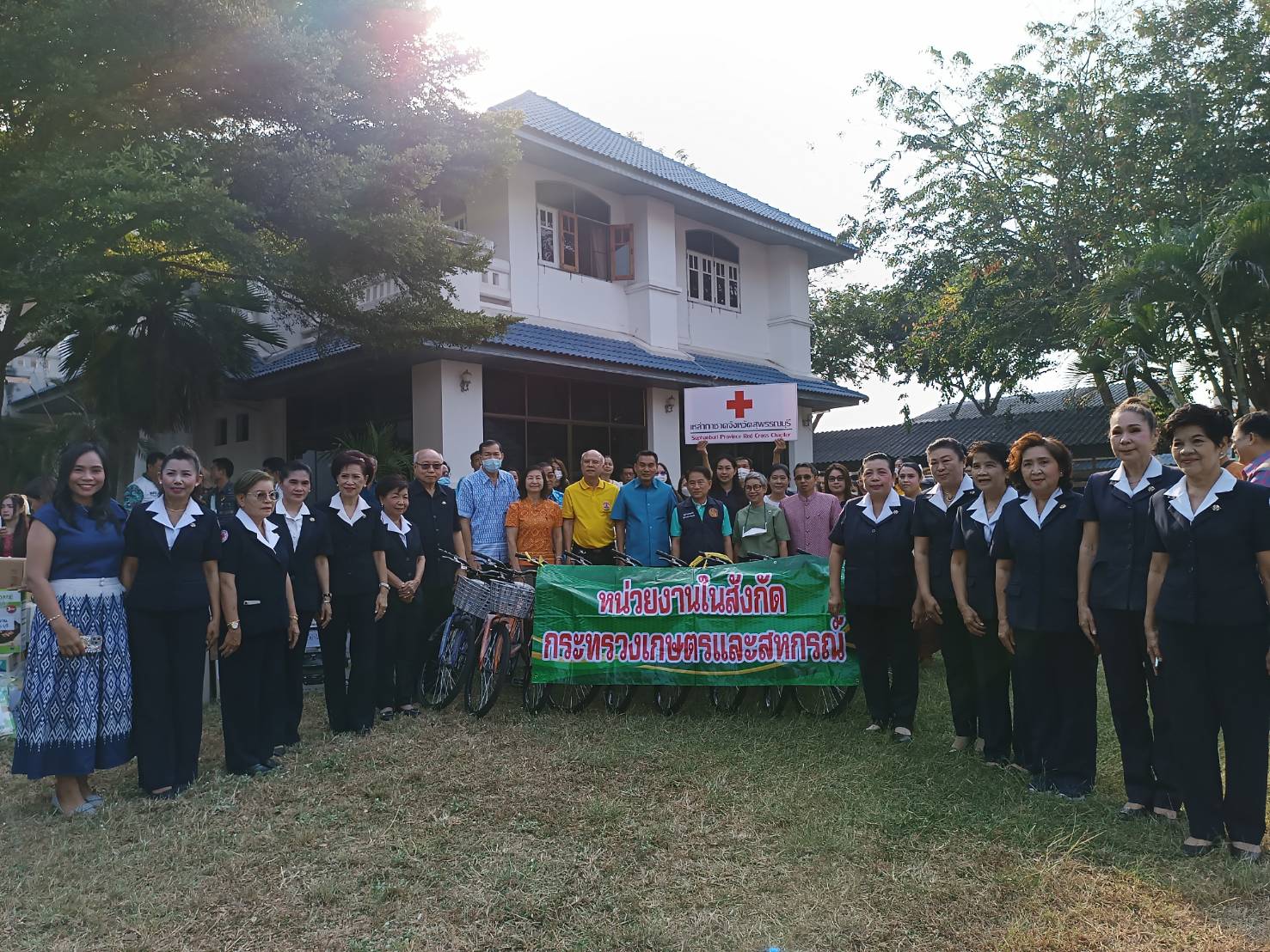 ร่วมบริจาคสิ่งของ เพื่อออกร้านธารากาชาด ในงานอนุสรณ์ดอนเจดีย์ จังหวัดสุพรรณบุรี ประจำปี 2567..คลิก
