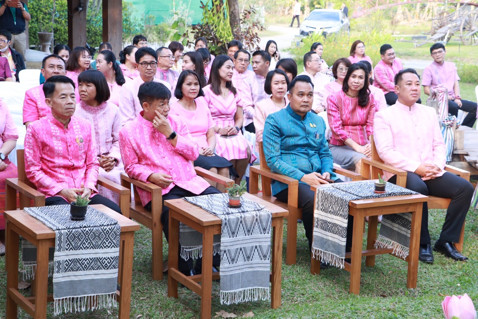 นายบุญหลาย  กุลนารัตน์ ประมงจังหวัดหนองบัวลำภู พร้อมด้วย นางถนอมขวัญ  นอศรี หัวหน้ากลุ่มบริหารและยุทธศาสตร์ และนายธีระศักดิ์ ศรีร่องหอย นักวิชาการประมงปฏิบัติการ ร่วมเป็นเกียรติในงานแถลงข่าวการจัดกิจกรรม “งานแพรพรรณลุ่มภูสู่สากล” ระดับจังหวัดหนองบัวลำภู..คลิก