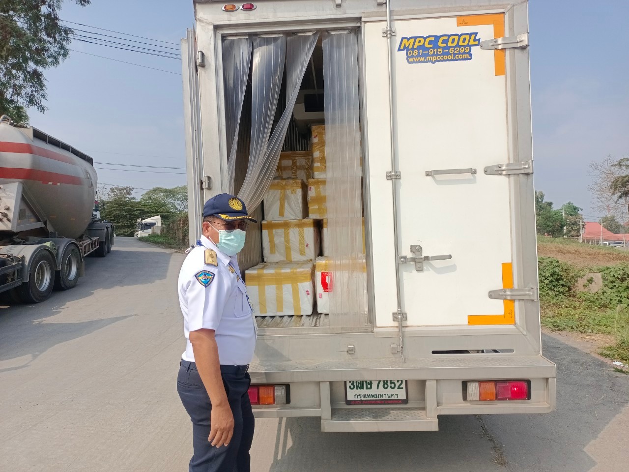เจ้าหน้าที่ศูนย์บริหารจัดการด่านตรวจประมงเขต 1 (เชียงราย) ตรวจสอบสินค้าประมงส่งออกไปยังสาธารณรัฐประชาธิปไตยประชาชนลาว และสาธารณรัฐแห่งสหภาพเมียนมา..คลิก