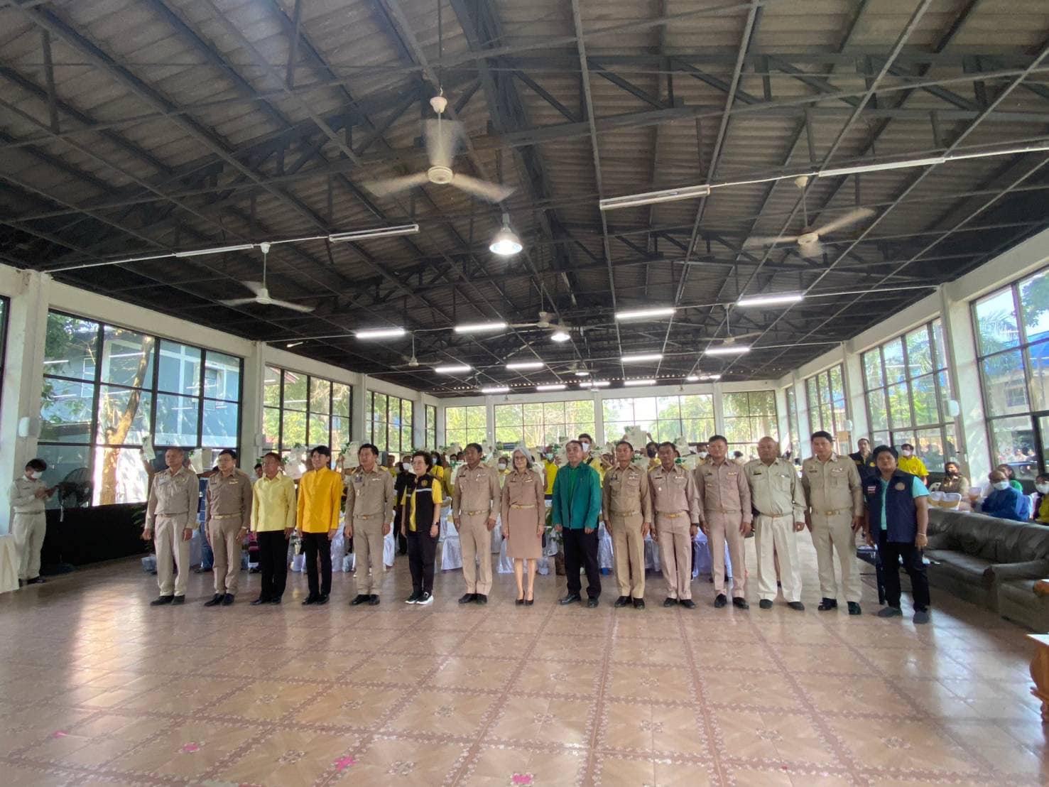 ร่วมพิธีมอบโฉนดเพื่อการเกษตรแก่ เกษตรกรในเขตปฏิรูปที่ดิน สำนักงานปฏิรูปที่ดินจังหวัดราชบุรี (ส.ป.ก.ราชบุรี)