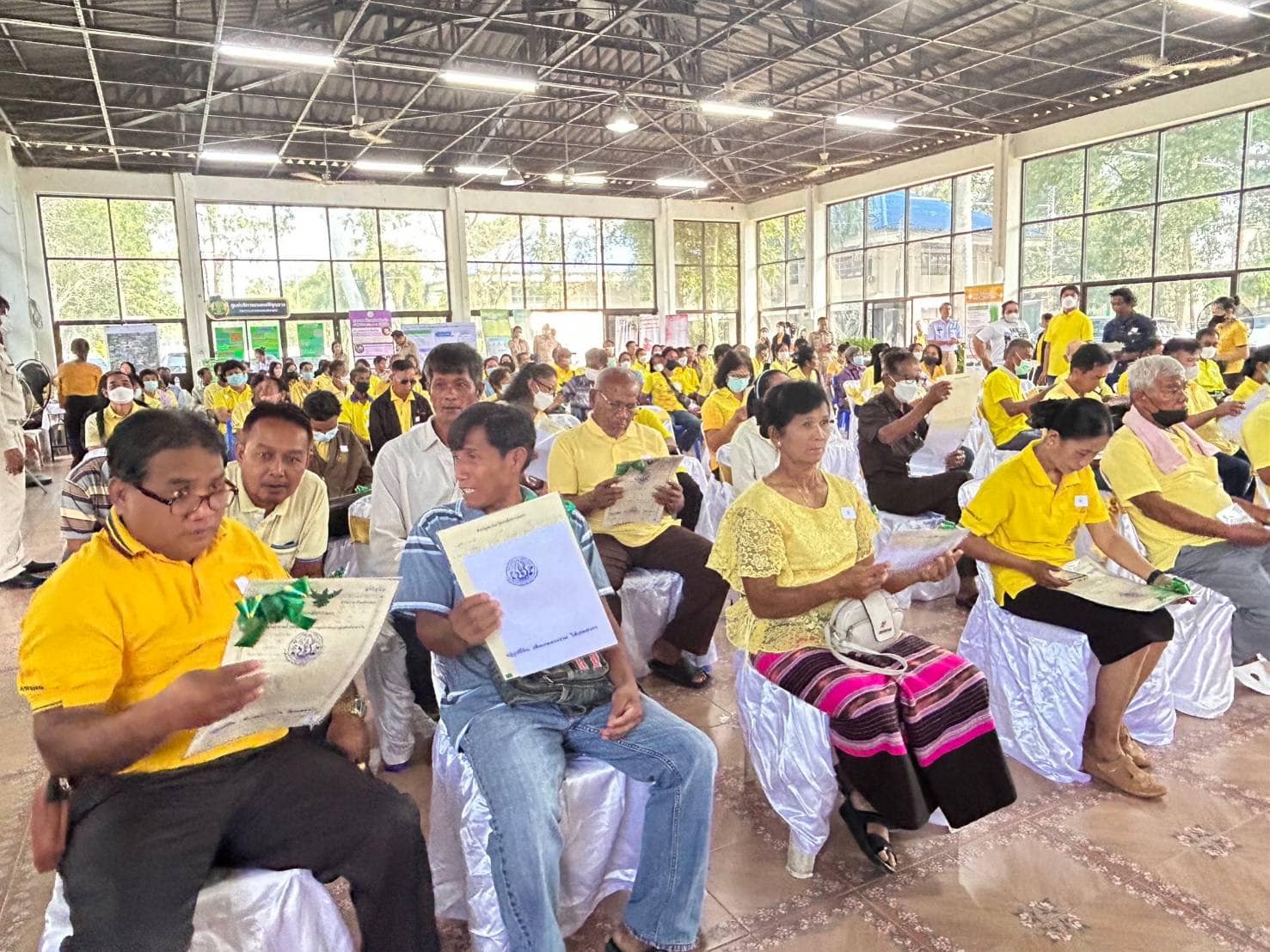 ร่วมพิธีมอบโฉนดเพื่อการเกษตรแก่ เกษตรกรในเขตปฏิรูปที่ดิน สำนักงานปฏิรูปที่ดินจังหวัดราชบุรี (ส.ป.ก.ราชบุรี)..คลิก