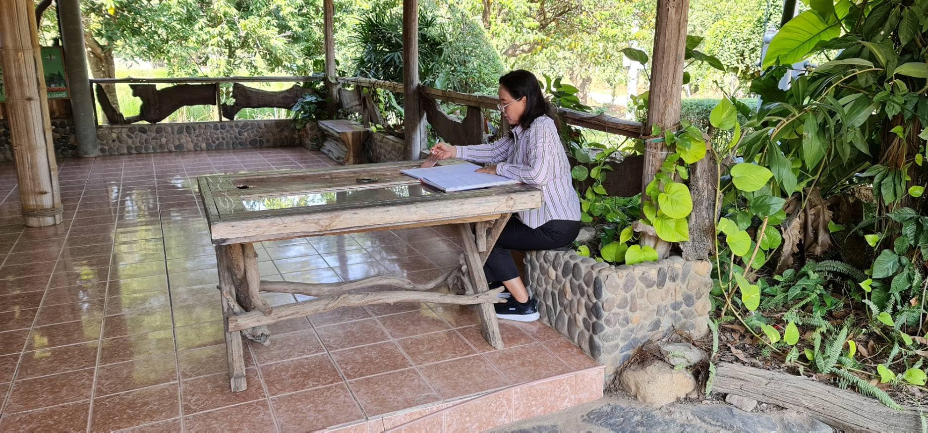 ลงพื้นที่โครงการฟาร์มตัวอย่างตามแนวพระราชดำริบ้านบ่อหวี เพื่อติดตามผลการดำเนินงานกิจกรรมส่งเสริมการเพาะเลี้ยงปลาสวยงาม..คลิก