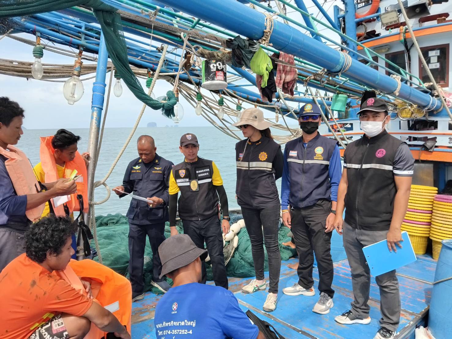 วันที่ 16 มกราคม 2567 : ศบป.9 สตูล บูรณาการตรวจร่วมเรือประมงพาณิชย์กลางทะเลจังหวัดสตูล : เจ้าหน้าที่ศูนย์บริหารจัดการด่านตรวจประมงเขต 9 (สตูล) ร่วมกับหน่วยป้องกันและปราบปรามประมงทะเลเกาะหลีเป๊ะ (สตูล) สำนักงานประมงจังหวัดสตูล สำนักงานจัดหางานจังหวัดสตูล สำนักงานสวัสดิการและคุ้มครองแรงงานจังหวัดสตูล สำนักงานพัฒนาสังคมและความมั่นคงของมนุษย์จังหวัดสตูล และศูนย์อำนวยการรักษาผลประโยชน์ของชาติทางทะเลจังหวัดสตูล บูรณาการตรวจร่วมเรือประมงพาณิชย์พื้นที่จังหวัดสตูล จำนวน 6 ลำ โดยใช้เรือตรวจประมงทะเล 614 เป็นยานพาหนะในการออกตรวจ..คลิก