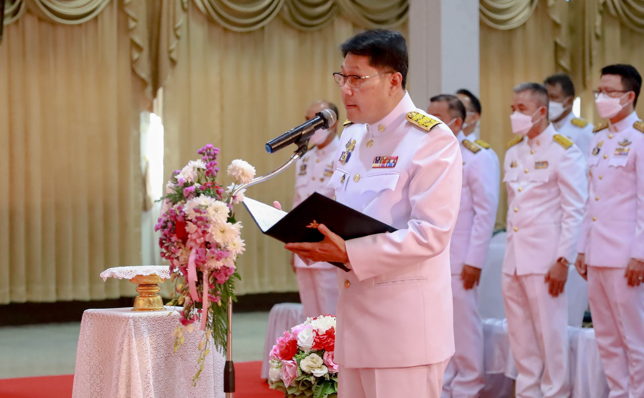 พิธีวางพานพุ่มดอกไม้ ถวายสักการะ และถวายราชสดุดี เนื่องในวันพ่อขุนรามคำแหงมหาราช..คลิก