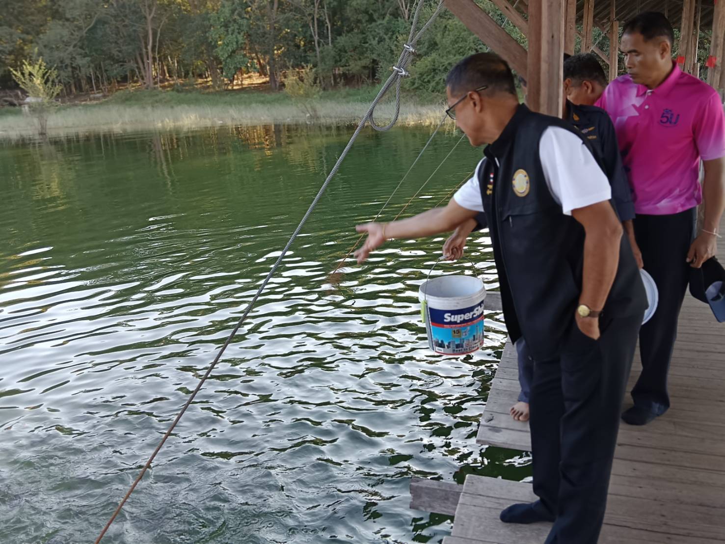 ประมงอุบลราชธานี เยี่ยมเกษตรกรเลี้ยงปลานิลในกระชัง และเยี่ยมชมเขตรักษาพันธุ์สัตว์น้ำ..คลิก