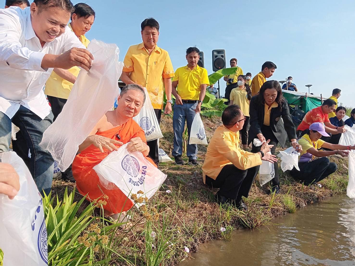 ร่วมกันจัดพิธีปล่อยพันธุ์สัตว์น้ำ ในโครงการสวนเกษตรในวัด เฉลิมพระเกียรติพระบาทสมเด็จพระเจ้าอยู่หัว เนื่องในโอกาสมหามงคลเฉลิมพระชนมพรรษา 6 รอบ 28 กรกฎาคม 2567