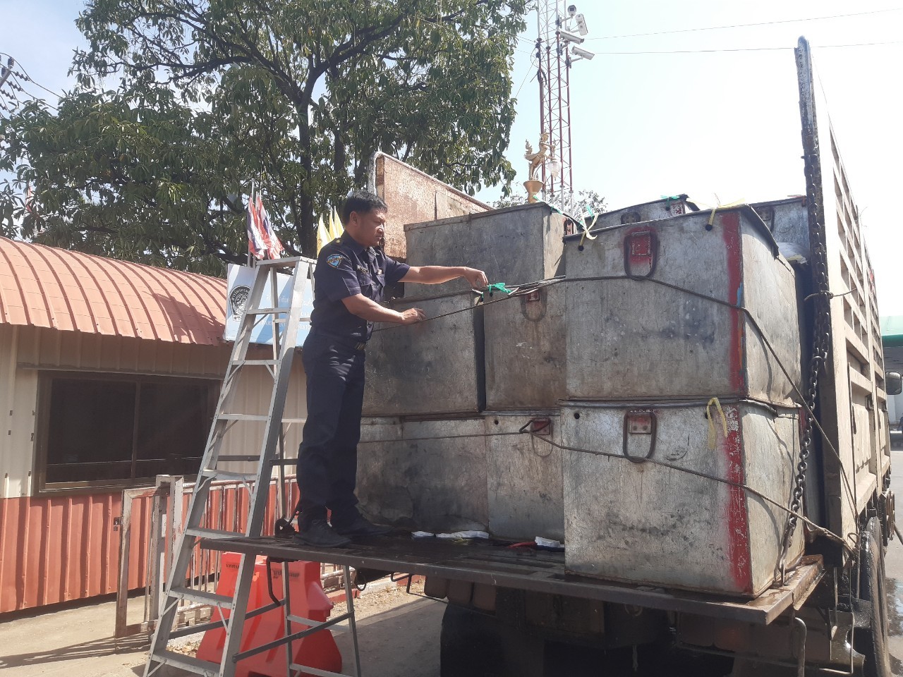 ตรวจสินค้าประมงที่นำเข้า ส่งออก ทางจุดผ่านแดนถาวรบ้านคลองลึก..คลิก