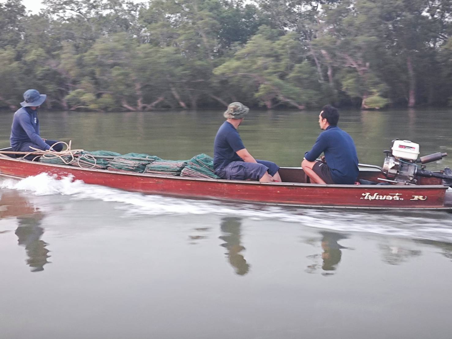 จับกุมเรือลอบพับ (ไอ้โง่)..คลิก