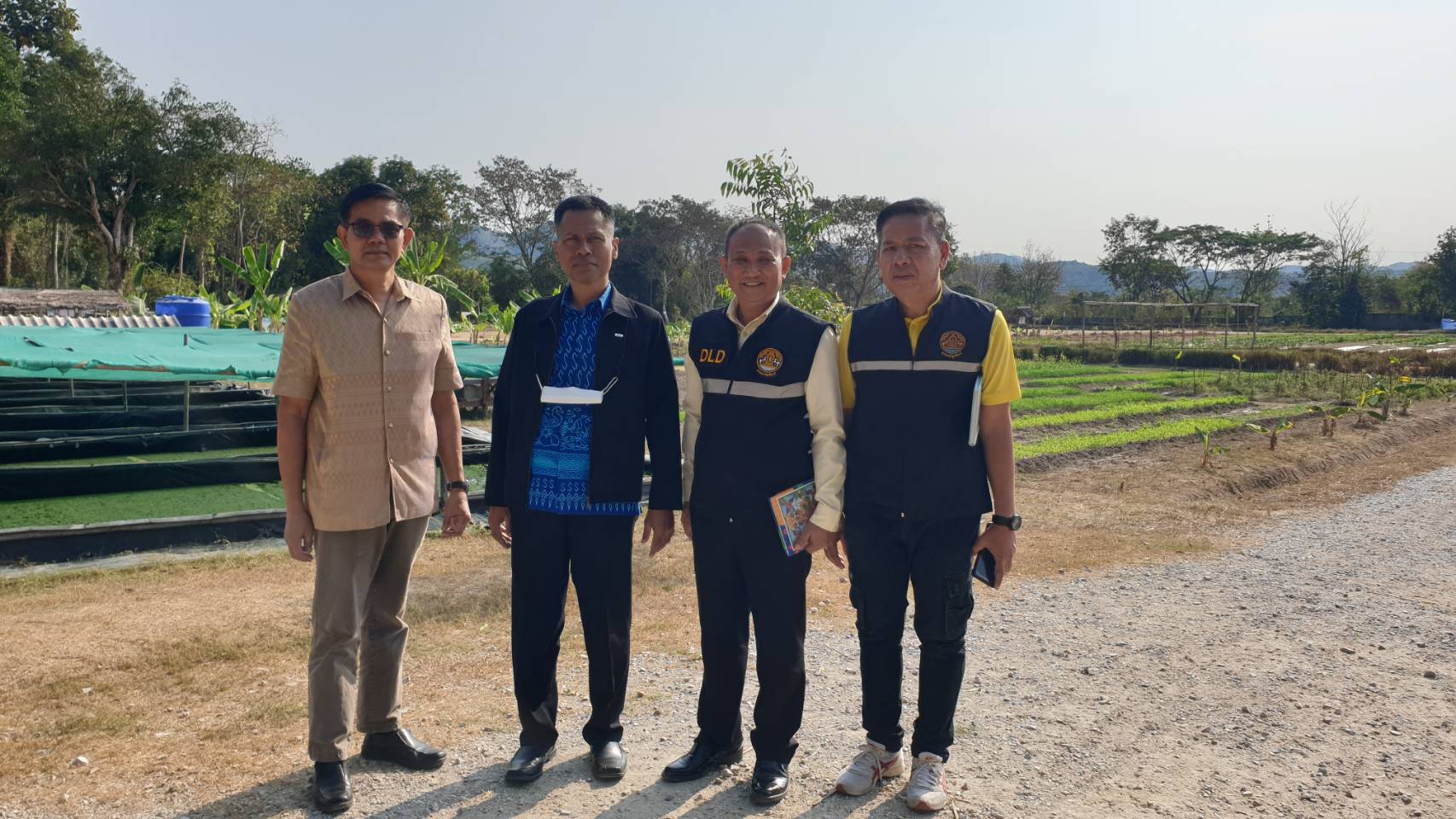 ร่วมให้การต้อนรับ พลเอก วิจักขฐ์ สิริบรรสพ ที่ปรึกษาพิเศษประจำสำนักงานมูลนิธิชัยพัฒนา และคณะฯ ที่ได้เดินทางมาตรวจเยี่ยม