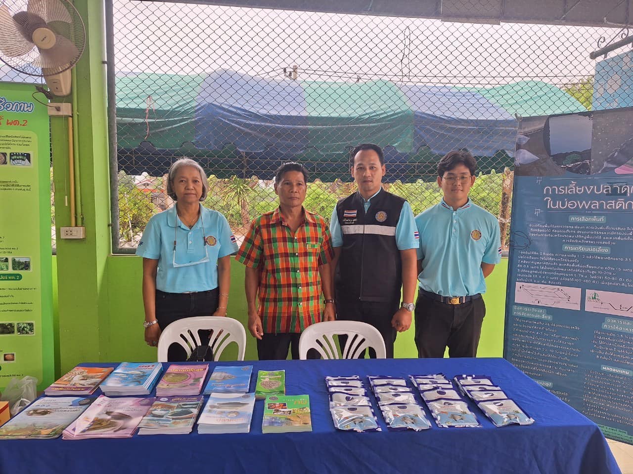 ร่วมจัดนิทรรศการให้ความรู้ และแจกเอกสารวิชาการด้านการเพาะเลี้ยงสัตว์น้ำ ในงานวันถ่ายทอดเทคโนโลยีเพื่อเริ่มต้นฤดูกาลผลิตใหม่ (Field Day) ประจำปี 2567  อำเภอปากท่อ