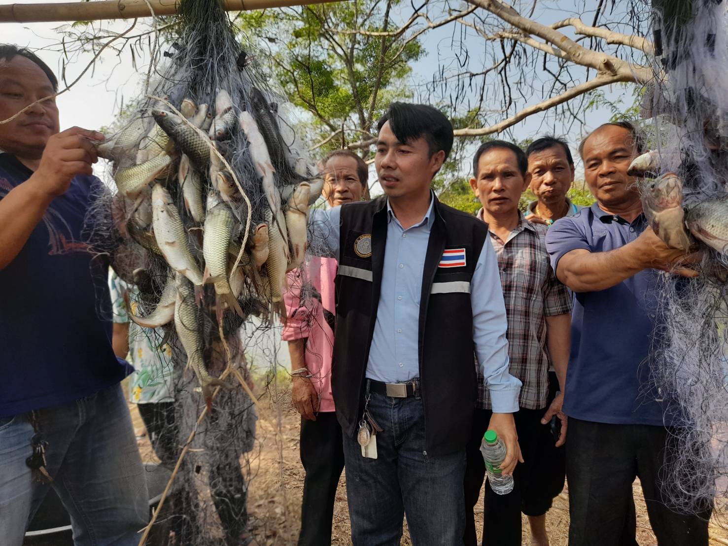 นายบุญหลาย กุลนารัตน์ ประมงจังหวัดหนองบัวลำภู มอบหมายให้นายสมจิตร์ พงษ์ภุมมา หน.กลุ่มบริหารจัดการฯนายวิทยา ประเสริฐสังข์ ประมงอำเภอโนนสัง เจ้าหน้าที่สำนักงานประมงจังหวัดฯ ศูนย์วิจัยและพัฒนาการเพาะเลี้ยงสัตว์น้ำจืดอุดรธานี ร่วมกับคณะกรรมการธนาคารผลผลิตสัตว์น้ำแบบมีส่วนร่วมหนองเม็ก หมู่ 6 บ้านหนองเม็ก ตำบลกุดดู่อำเภอโนนสัง จังหวัดหนองบัวลำภู พื้นที่ 16 ไร่ เพื่อประเมินผลการจับสัตว์น้ำต่อหน่วยการลงแรงประมง (CPUE) ก่อนปล่อยพันธุ์สัตว์น้ำ ในแหล่งน้ำชุมชน