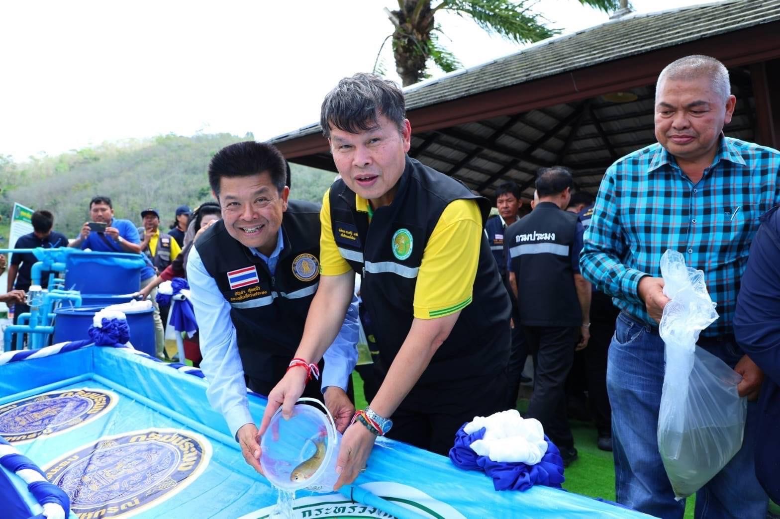 สำนักงานประมงจังหวัดสตูลร่วมลงพื้นที่ตรวจราชการของรัฐมนตรีว่าการกระทรวงเกษตรและสหกรณ์ (ร้อยเอก ธรรมนัสพรหมเผ่า) และคณะผู้บริหารกระทรวงเกษตรและสหกรณ์..คลิก