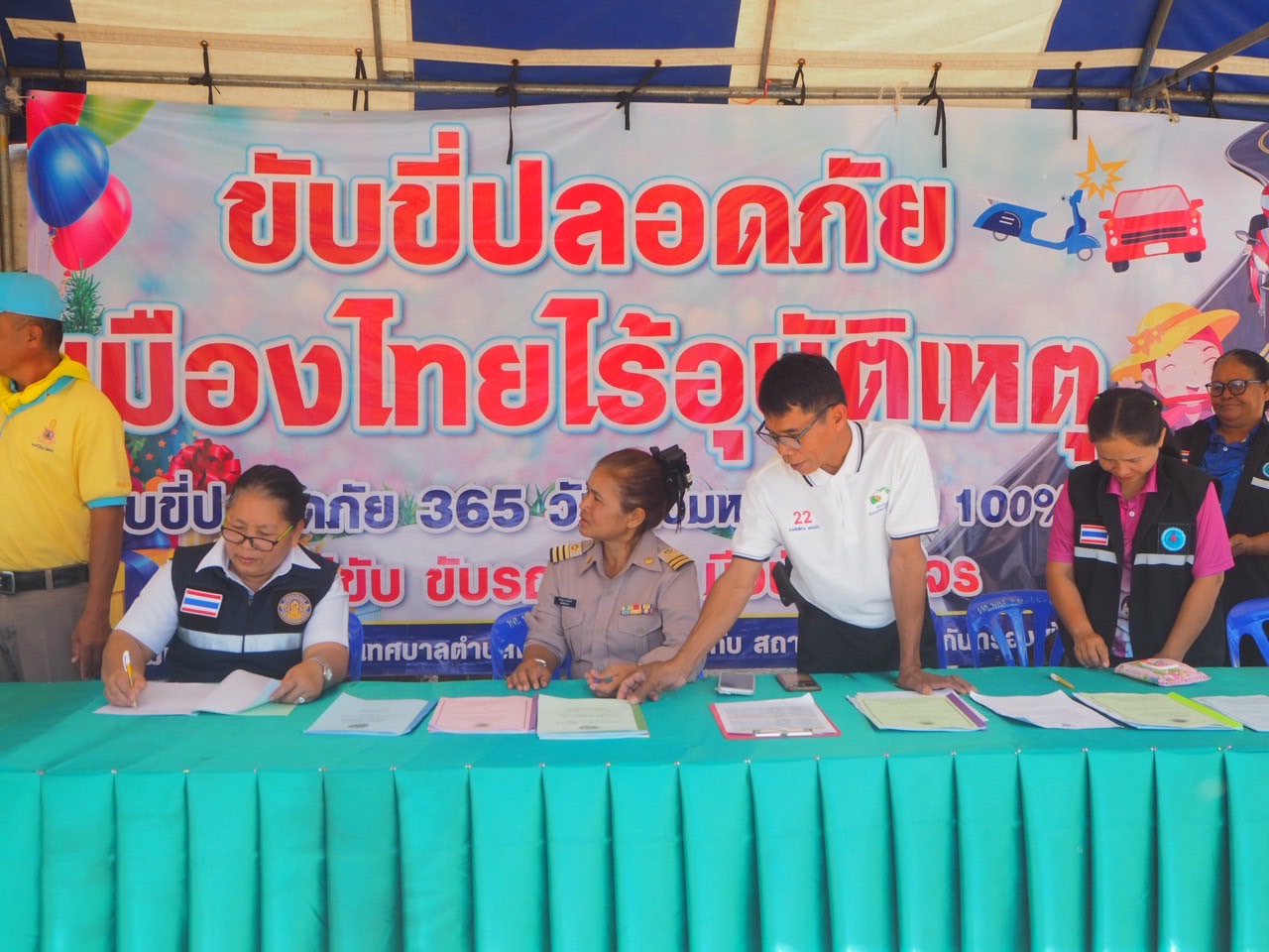 ออกตรวจเยี่ยมให้คำแนะนำและติดตามผลการปฎิบัติงานตามมาตรการป้องกันและลดอุบัติเหตุทางถนนช่วงเทศกาลปีใหม่2567..คลิก
