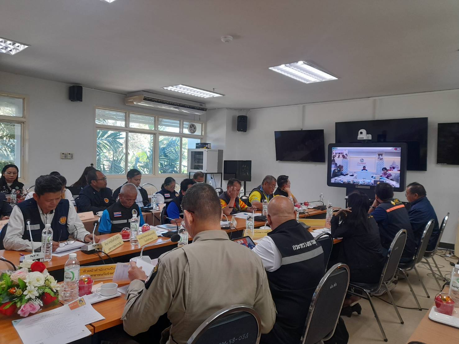 เข้าร่วมการประชุมศูนย์ปฏิบัติการป้องกันและลดอุบัติเหตุทางถนนช่วงเทศกาลปีใหม่ พ.ศ. ๒๕๖๗..คลิก