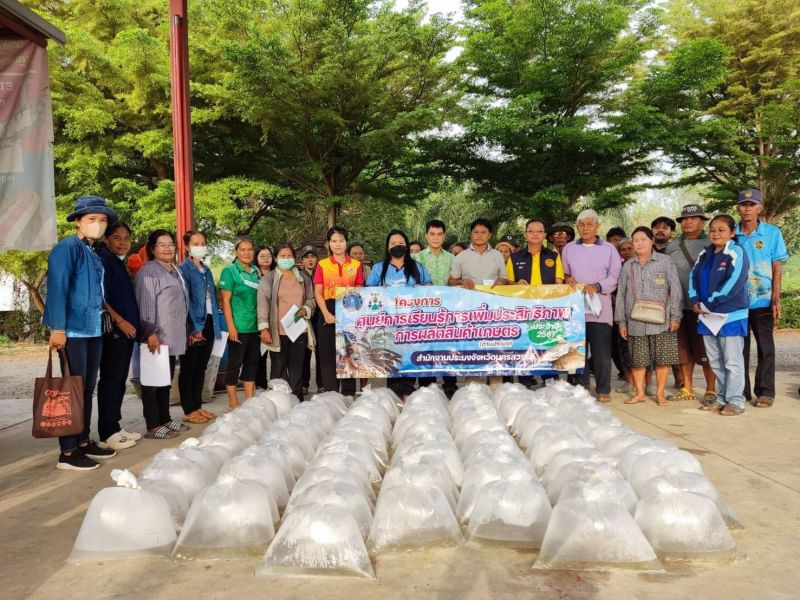 สำนักงานประมงจังหวัดนครสวรรค์ ลงพื้นที่มอบปัจจัยการผลิตภายใต้โครงการศูนย์เรียนรู้การเพิ่มประสิทธิภาพการผลิตสินค้าเกษตร ให้กับเกษตรกรจำนวน 150 รายในพื้นที่ 5 อำเภอ..คลิก