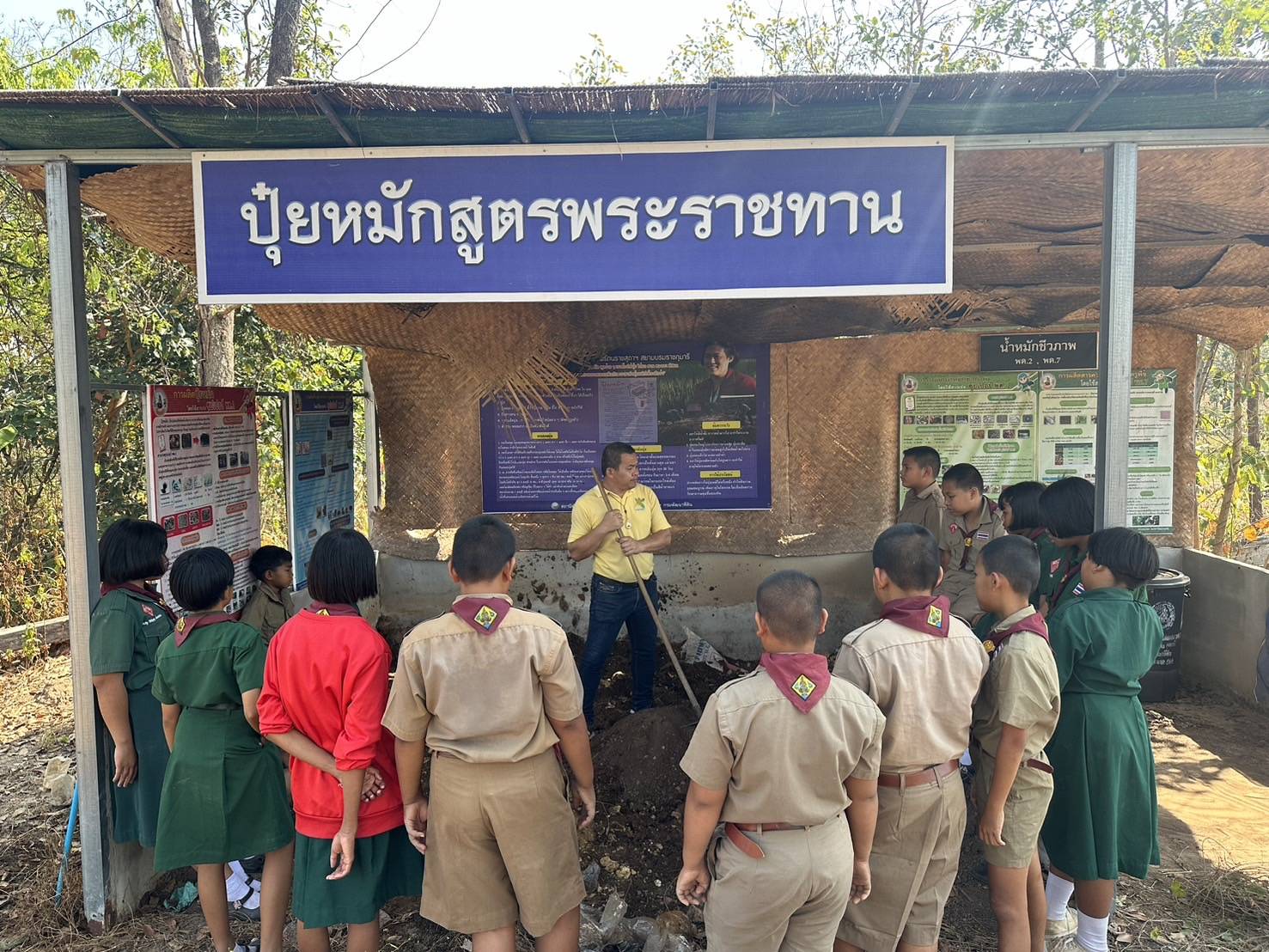 อบรมให้ความรู้เรื่องการปลูกผักยกแคร่และการแปรรูปสัตว์น้ำทำปลาร้าส้ม..คลิก