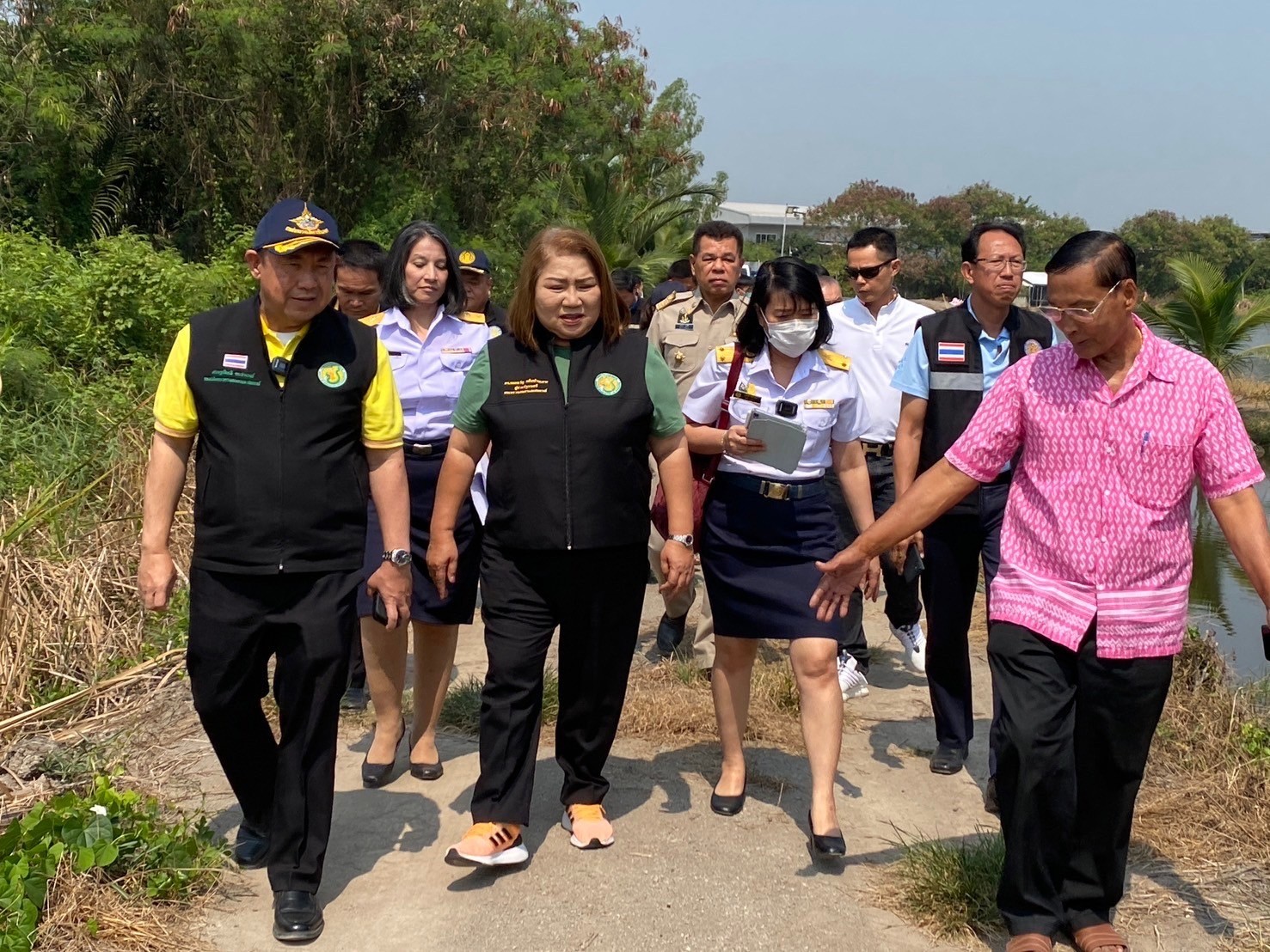 ลงพื้นที่จังหวัดสมุทรสาคร พบปะเกษตรกรผู้เลี้ยงปลายี่สกในบ่อดิน  เพื่อหารือแนวทางการตลาดกับภาคเอกชนในการเพิ่มช่องทางการตลาดภายในและต่างประเทศ