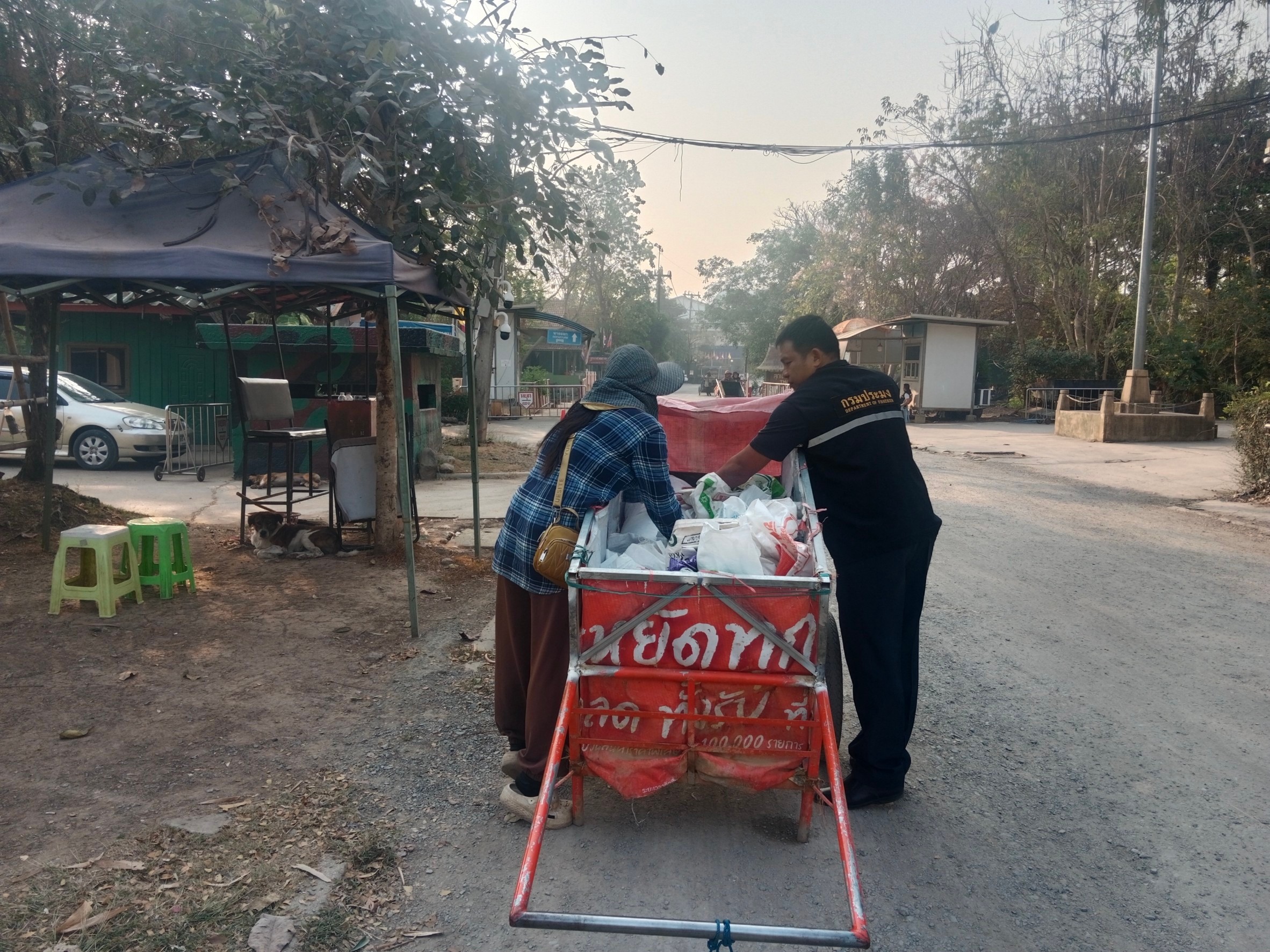 ตรวจสินค้าประมงที่นำเข้า ส่งออก ทางจุดผ่อนปรนทางการค้าบ้านหนองปรือ..คลิก