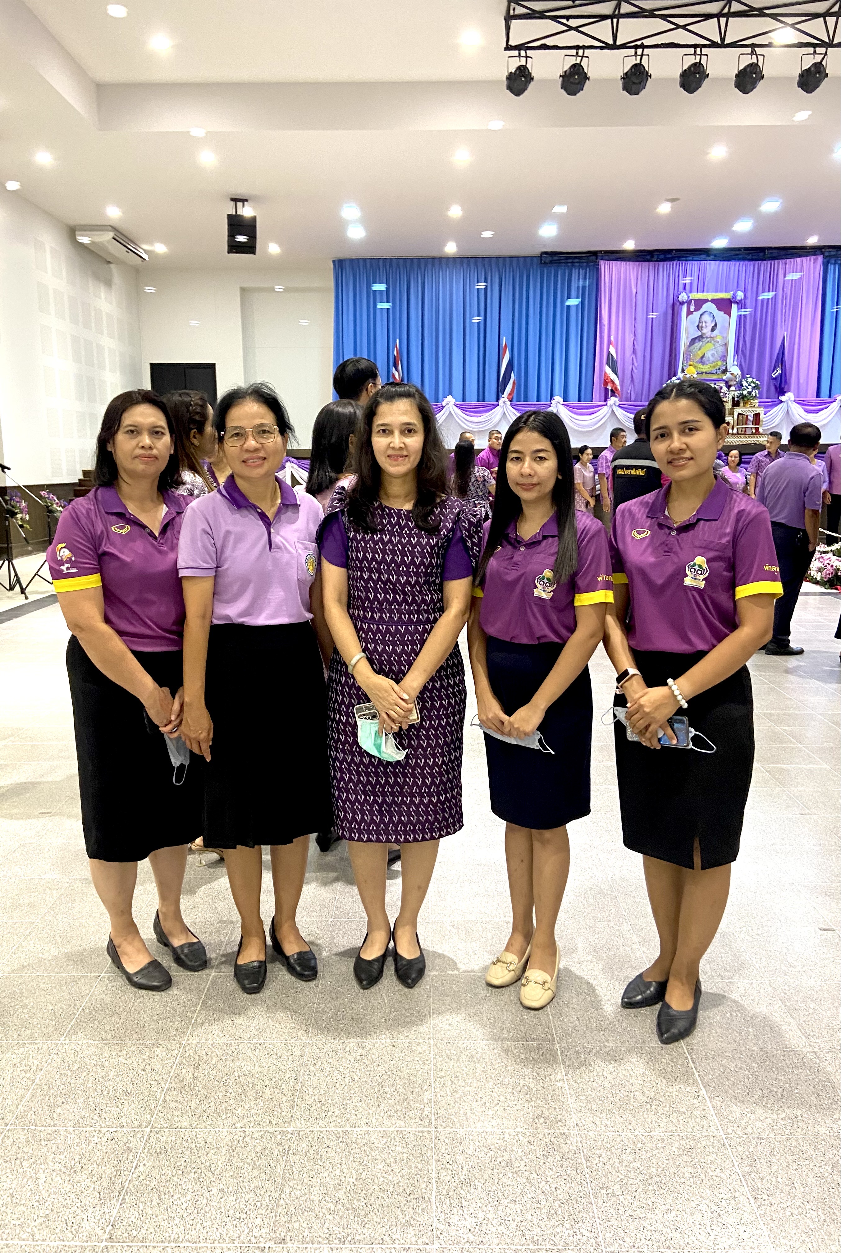ประมงจังหวัดพัทลุง ข้าราชการ เจ้าหน้าที่ สำนักงานประมงจังหวัดพัทลุง แสดงพลังถวายความจงรักภักดี แต่งกายด้วยชุดโทนสีม่วง และถวายพระพรสมเด็จ พระเทพราชสุดาฯ  สยามบรมราชกุมารี เป็นการแสดงพลังของพี่น้องประชาชนชาวจังหวัดพัทลุง ที่ต้องการสื่อให้เห็นว่า 