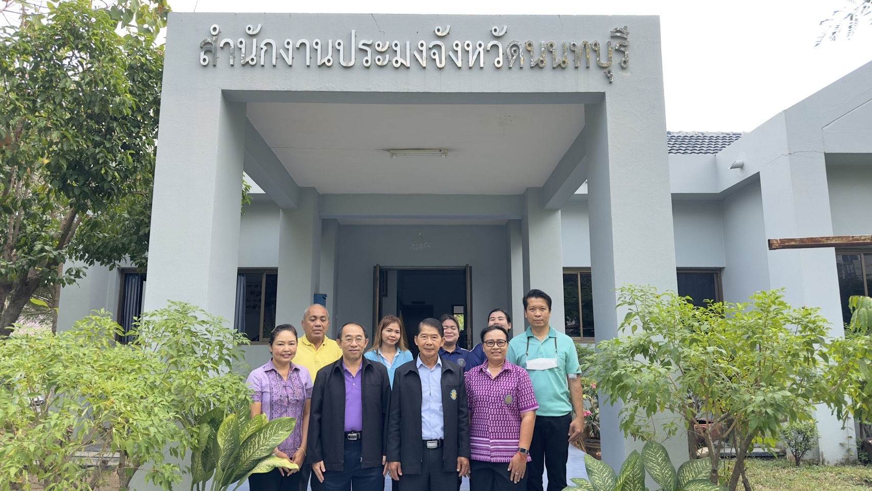นายประพันธ์ ลีปายะคุณ รองอธิบดีกรมประมง ลงพื้นที่ตรวจเยี่ยมการปฏิบัติของสำนักงานประมงจังหวัดนนทบุรี..คลิก