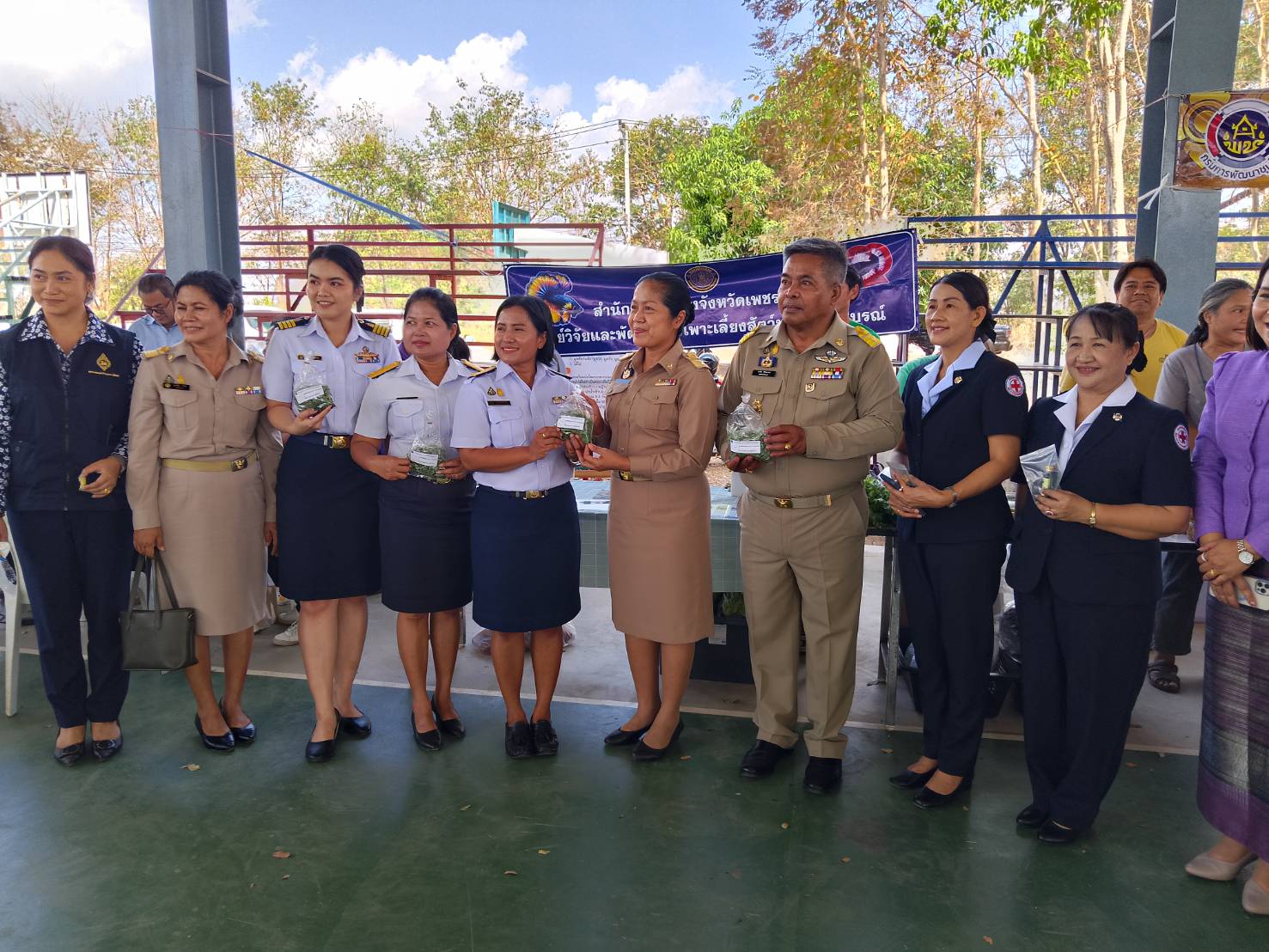 ประมงเพชรบูรณ์ ออกให้บริการตามโครงการหน่วยบำบัดทุกข์ บำรุงสุข สร้างรอยยิ้มให้ประชาชน (จังหวัดเคลื่อนที่)..คลิก