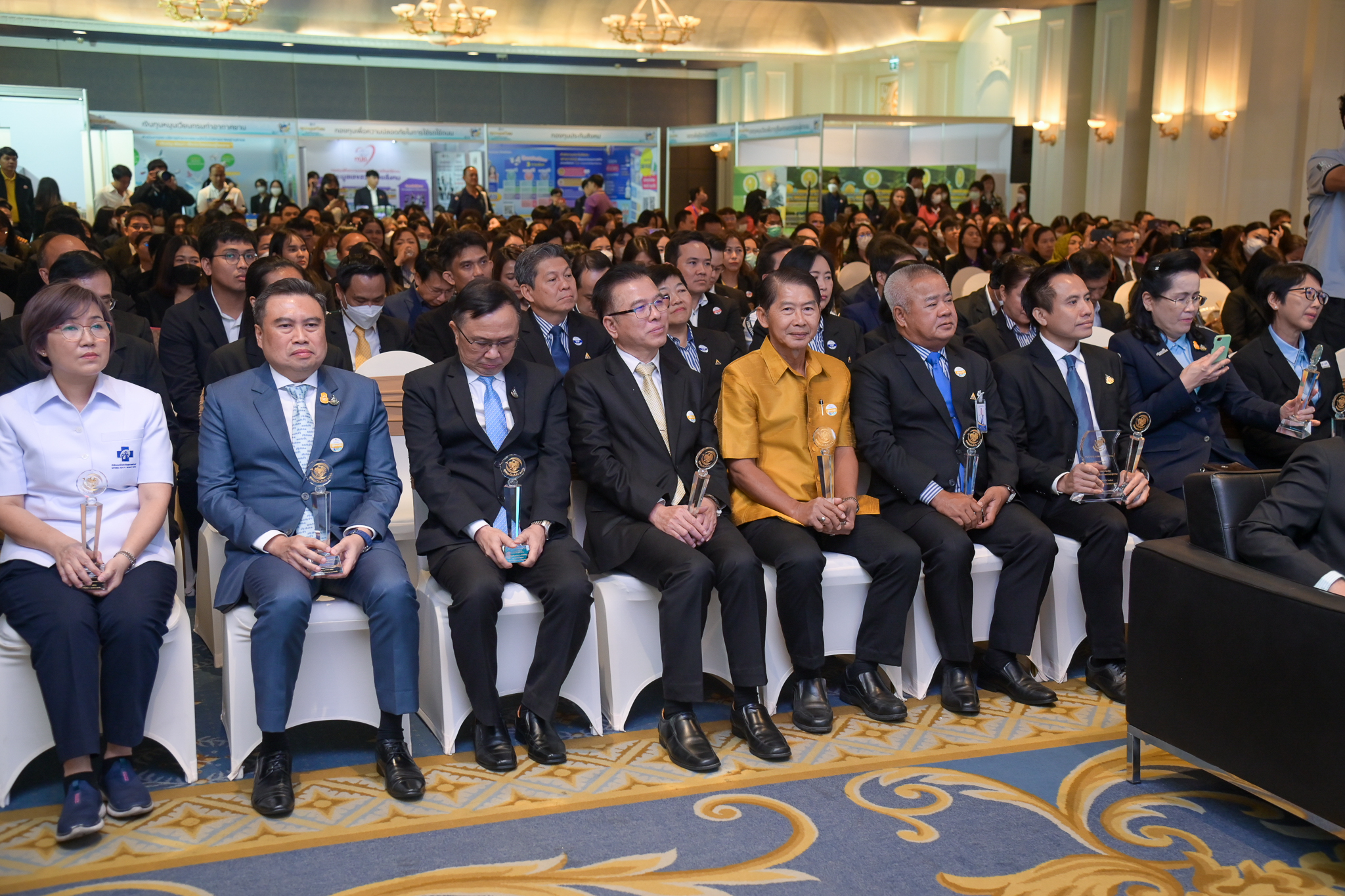กรมประมง...คว้า “รางวัลการพัฒนาดีเด่น” จากกรมบัญชีกลางในงานทุนหมุนเวียนฯ ประจำปี 66..คลิก