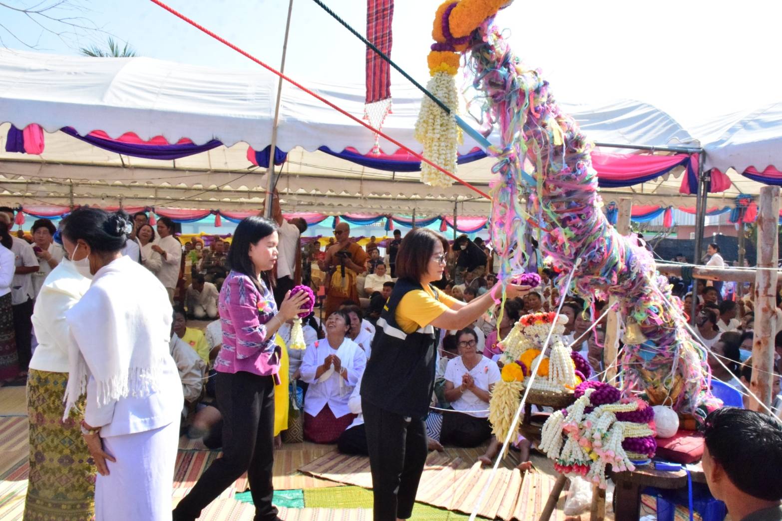 นายบุญหลาย กุลนารัตน์ ประมงจังหวัดหนองบัวลำภู มอบหมาย นางถนอมขวัญ นอศรี หัวหน้ากลุ่มบริหารและยุทธศาสตร์ ร่วมกับหน่วยงานสังกัดกระทรวงเกษตรและสหกรณ์รับการตรวจราชการในพื้นที่จังหวัดหนองบัวลำภูของรัฐมนตรีช่วยว่าการกระทรวงเกษตรและสหกรณ์ (นายไชยา พรหมา)..คลิก